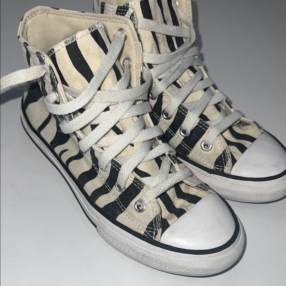 Converse Black and White Zebra Kids Sneakers - Picture 1 of 9